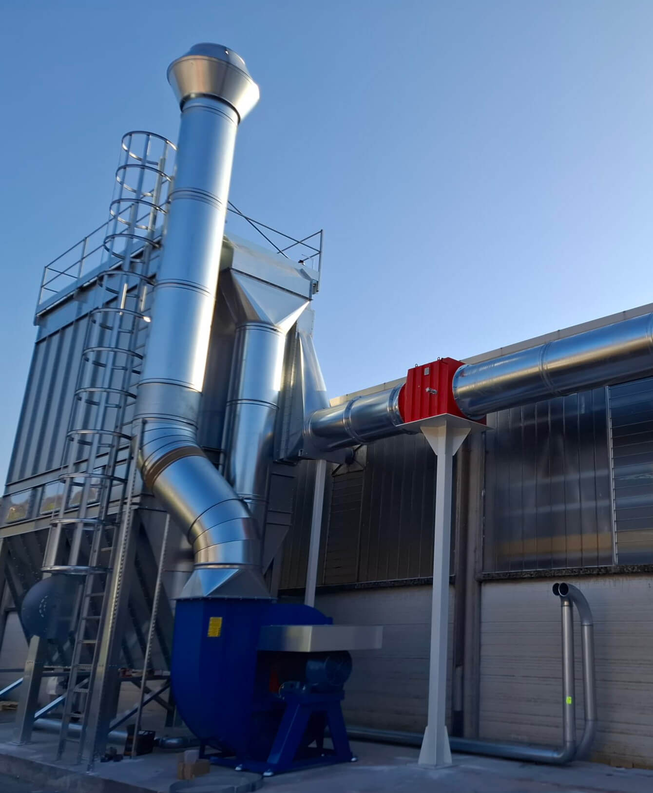 Impianto di aspirazione per falegnameria con filtro industriale per polveri e trucioli legno - Sartec Impianti